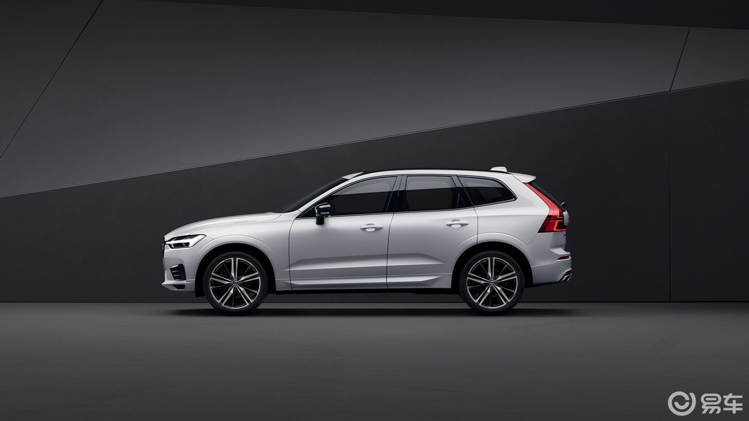 沃尔沃XC60智远极夜黑登陆2024广州车展 售价31.99万元 (沃尔沃xc60t5和b5的区别)