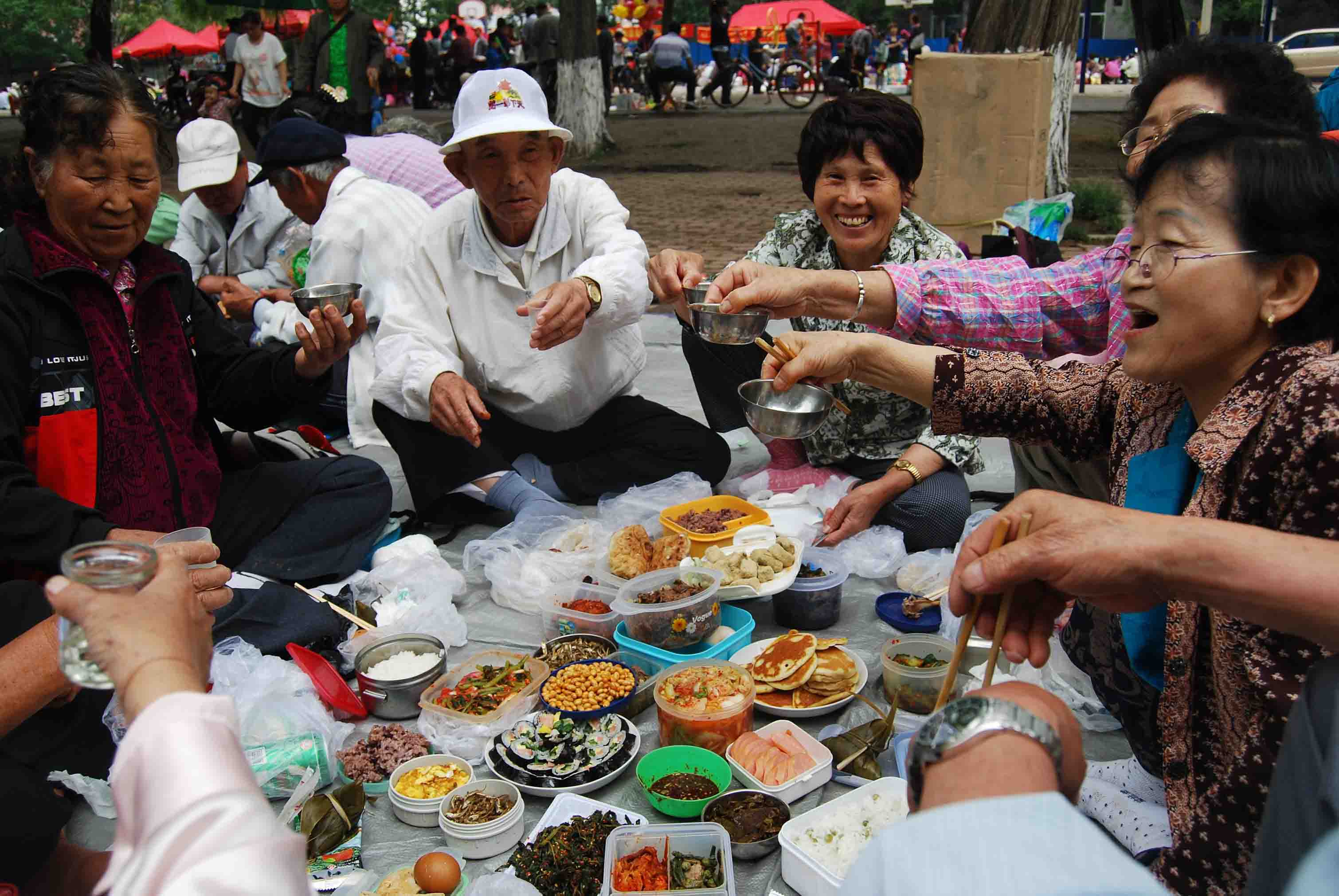 百姓共享饕餮盛宴