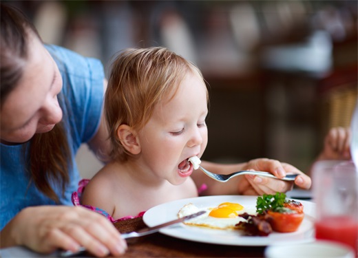 牛油果是宝宝最好的辅食 营养又好吃 辣妈教你如何做牛油果美食 (牛油果是宝宝吃的吗)