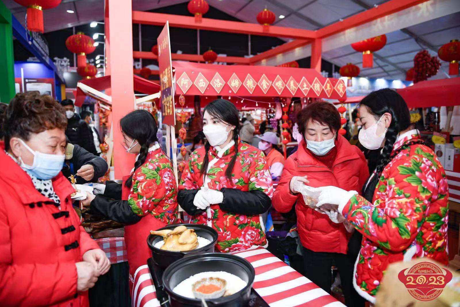 春节餐饮消费需求激增 包厢基本订完 宁波2025年年夜饭预订火爆 (春节餐饮消费提示)