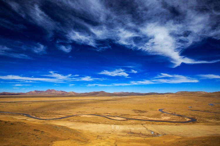 探索广阔天地 主打泛越野场景 穿越山河 (探索广阔天地的句子)