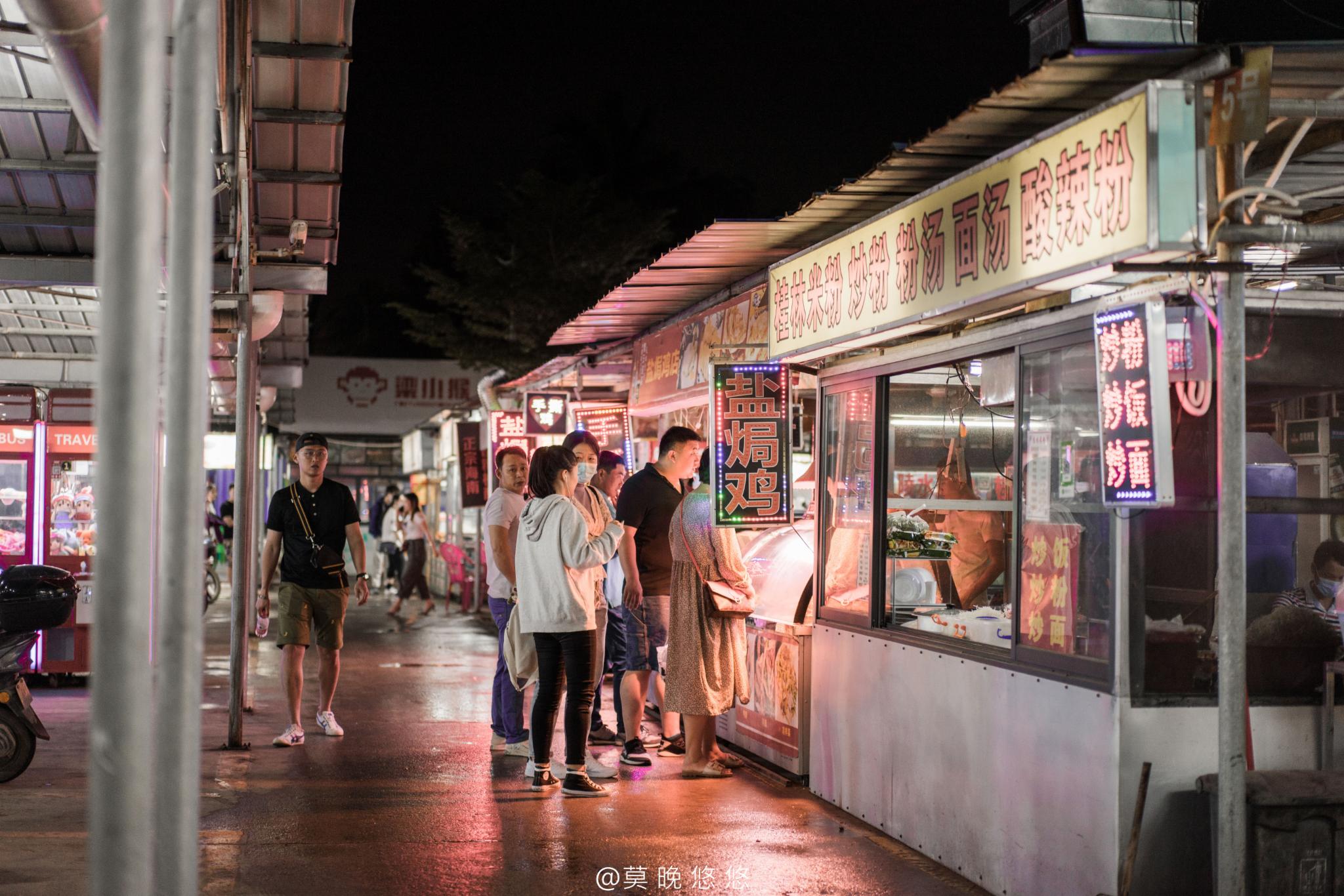 同行还是吃货 老板惊叹 吃饭奇遇 闺蜜秒点四道大菜 (与吃货同行)