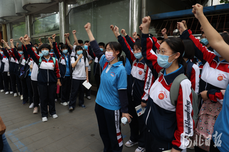 河北学子高考失利出国留学 异乡喜获乌克兰佳丽 打造豪宅羡煞旁人 (河北学子高考必胜)