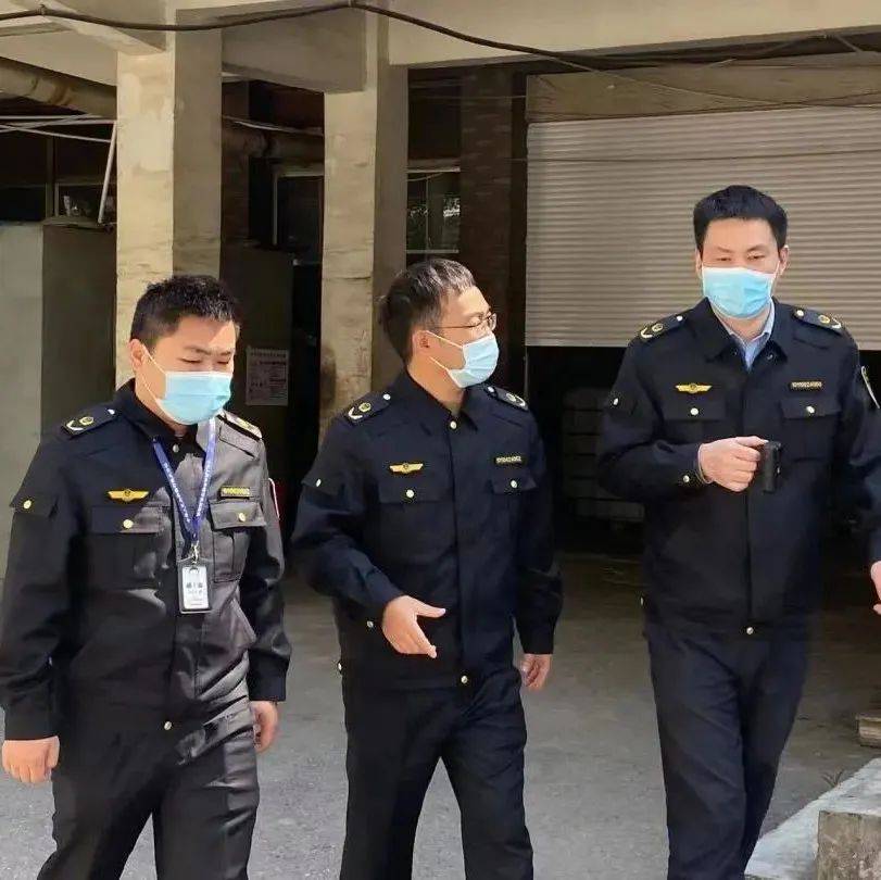 应急局求解 女子爬山不幸身亡 巨石坠落来源成谜 (应急局女生去干什么)