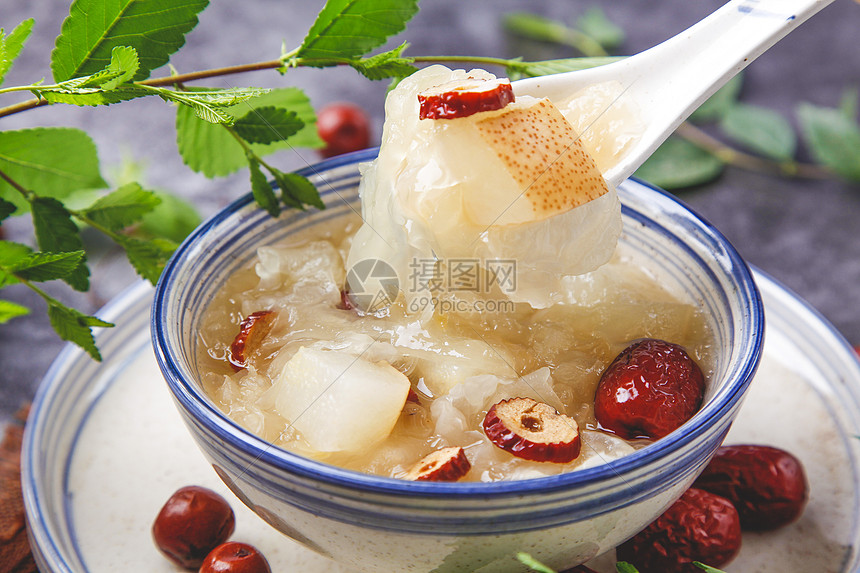 冬日里必尝的美味炖菜 腊肠与美食相遇 (冬日里必尝的美味)