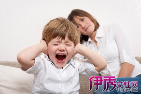 对孩子的影响究竟如何 大人在旁边玩手机 揭开事实真相 孩子睡着了 (离婚对孩子的影响)