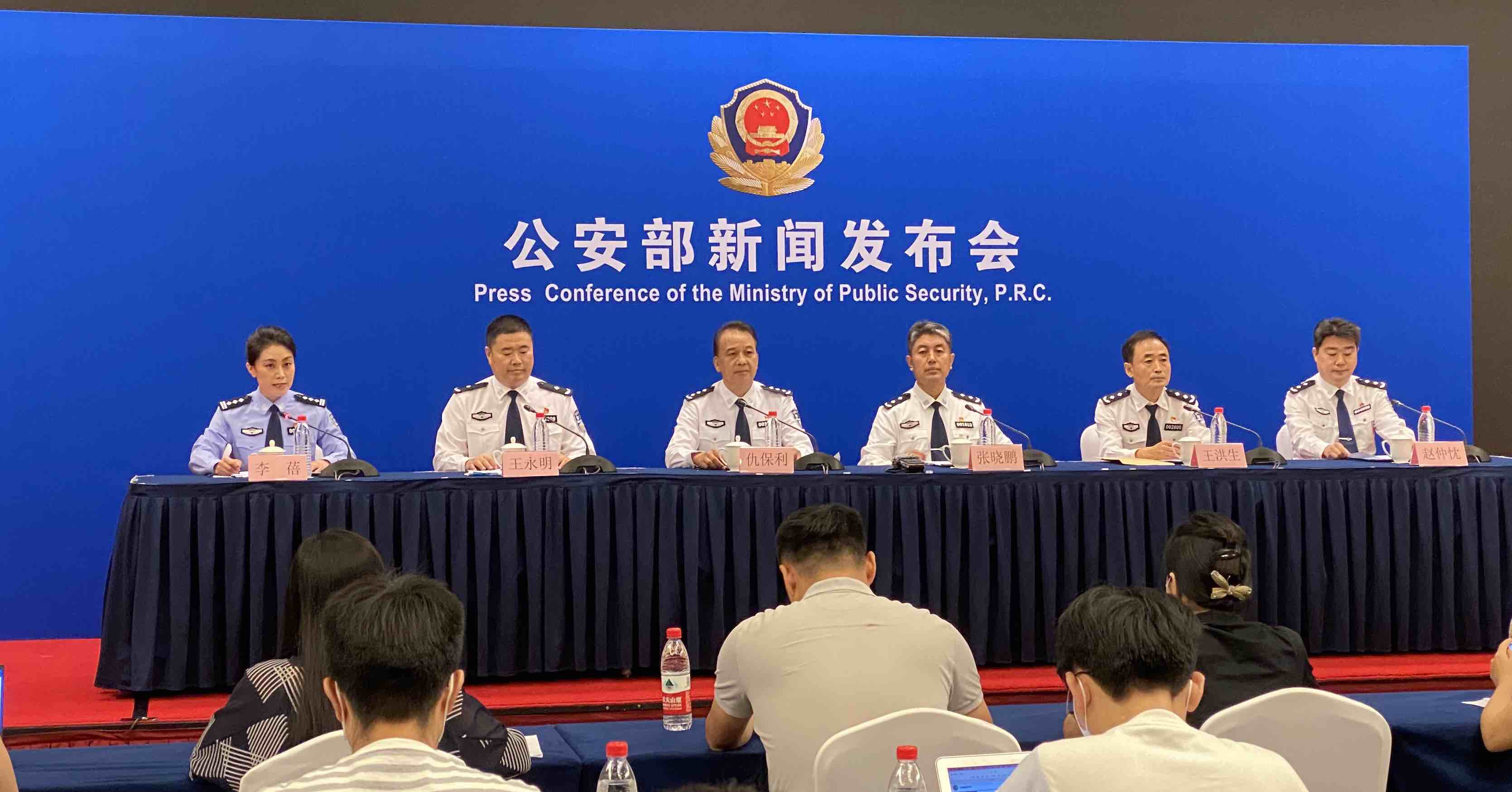 警方大规模抓捕行动或动员上千刑警 尹锡悦阵营风雨飘摇 律师警告 内战风险 最后战士辞职 (警方大规模抓捕)